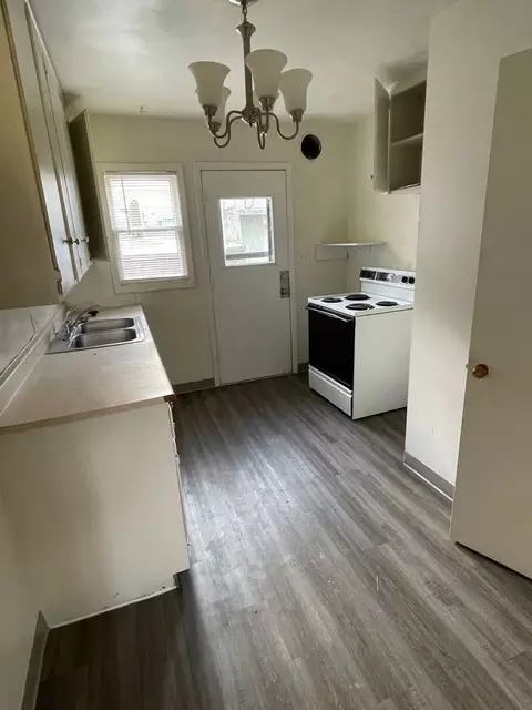 130 Nicholas St, Council Bluffs, IA 51503