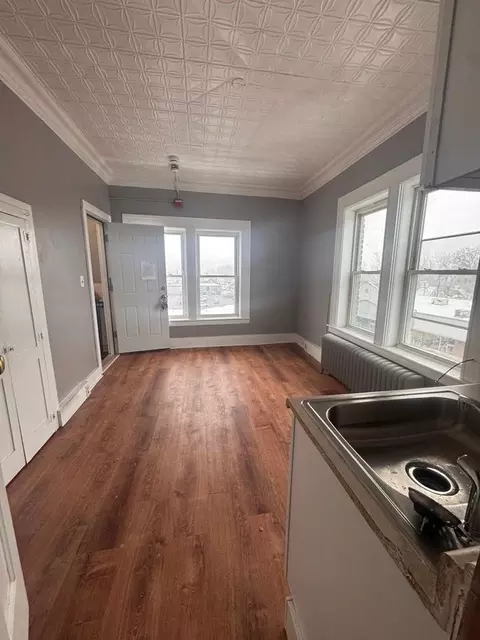 5 School St, Claremont, NH 03743