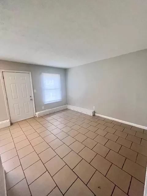 2006 Landing Dr, Louisville, KY 40218