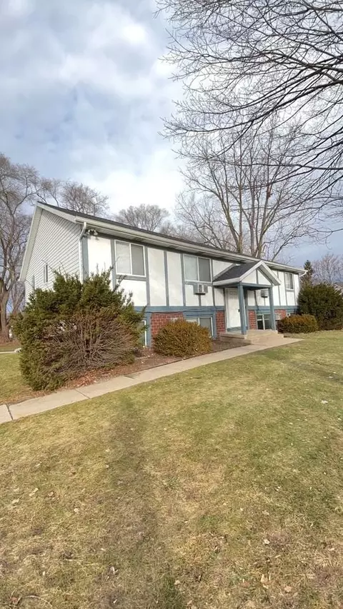 941 Hardwick Dr SE, Kentwood, MI 49508