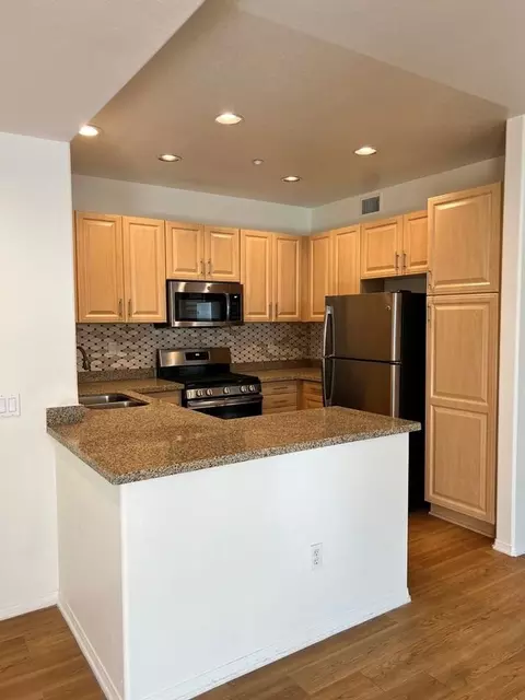 930 Pacific Strand Pl, Ventura, CA 93003