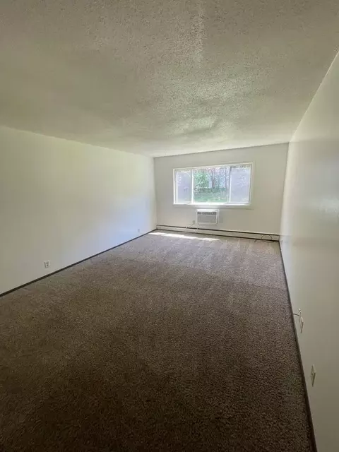 765 Russell Rd, Waterloo, IA 50701