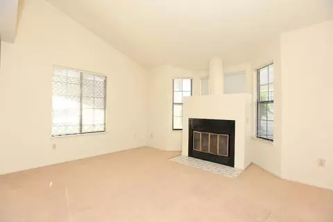 7601 Olympia Dr, Bakersfield, CA 93309