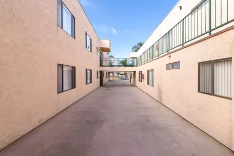 955 E Hyde Park Blvd, Inglewood, CA 90302 photo 4