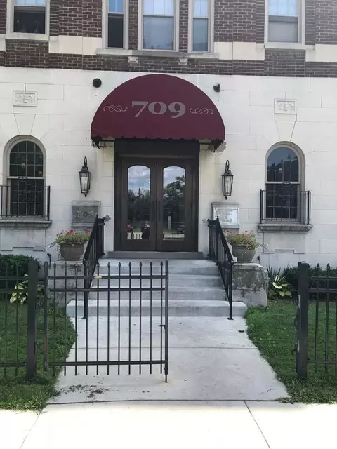709 Hazelwood St, Detroit, MI 48202