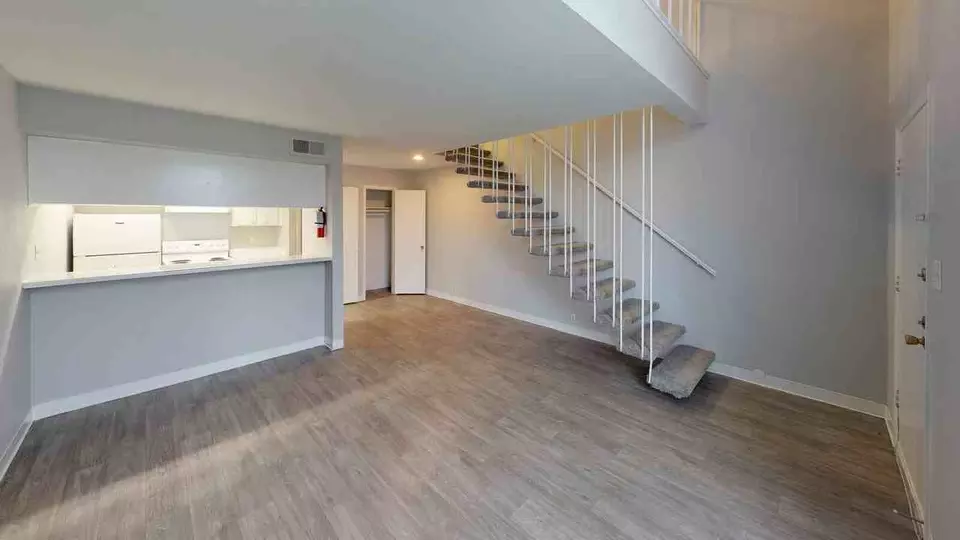  2815 Greenridge Dr, Houston, TX 77057 photo 9