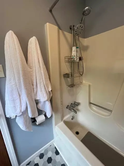 401 W Clear Creek Dr, Bloomington, IN 47403 photo 5