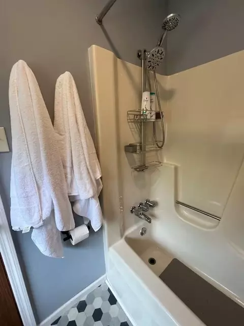 401 W Clear Creek Dr, Bloomington, IN 47403 photo 11