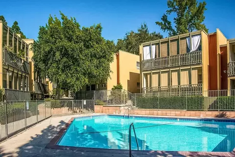 3131 Montrose Ave, Glendale, CA 91214