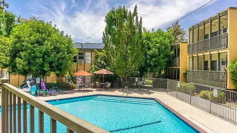 3131 Montrose Ave, Glendale, CA 91214 photo 3