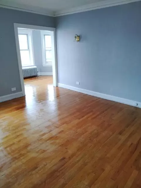 7901 S Phillips Ave, Chicago, IL 60617