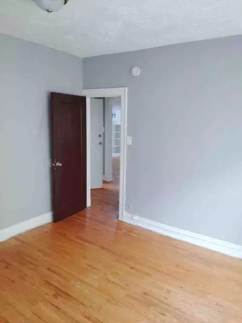 7901 S Phillips Ave, Chicago, IL 60617 photo 2