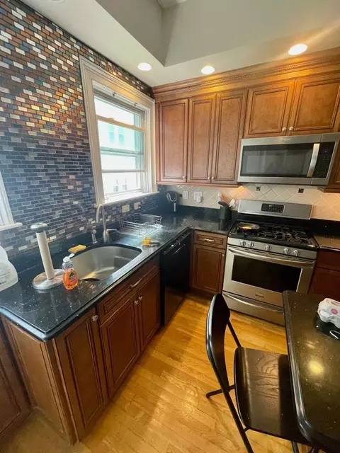 862 E 5th St, Boston, MA 02127