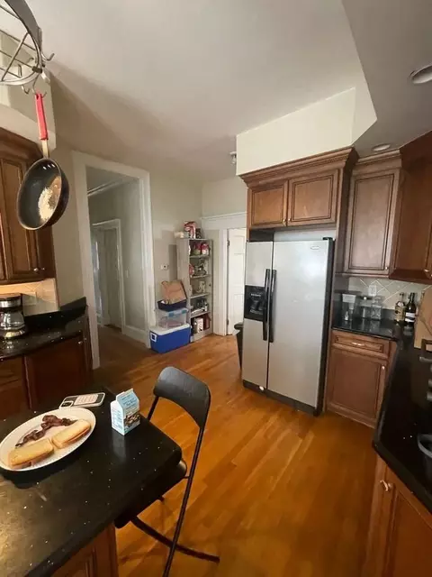 862 E 5th St, Boston, MA 02127