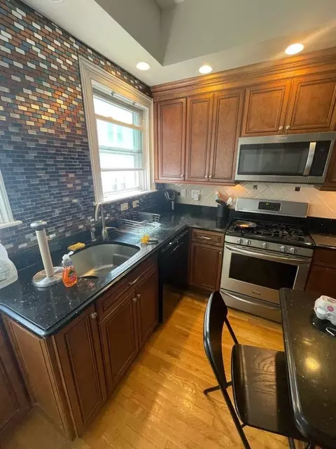 862 E 5th St, Boston, MA 02127