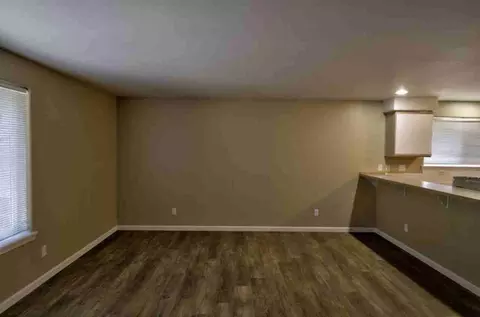 1725 SW Forest Ridge Ave, Bend, OR 97702 photo 4
