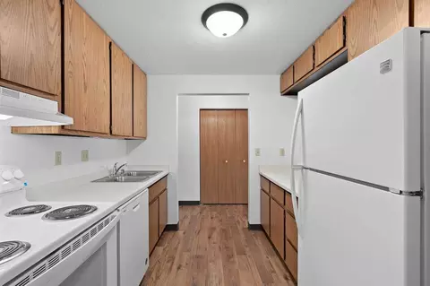 1079 Pilgrim Way, Ashwaubenon, WI 54304