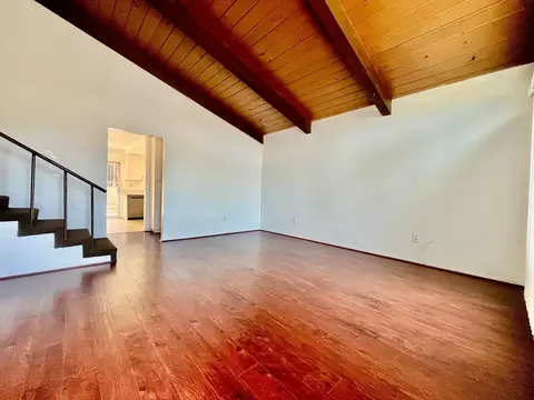 318 Hillside Ct, Vista, CA 92084