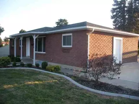 7636 S Steffensen Dr, Cottonwood Heights, UT 84121