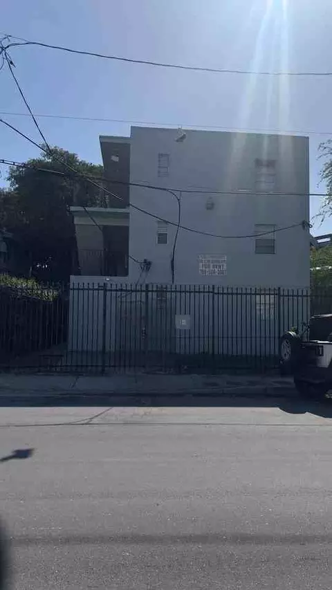 352 NW 11th St, Miami, FL 33136