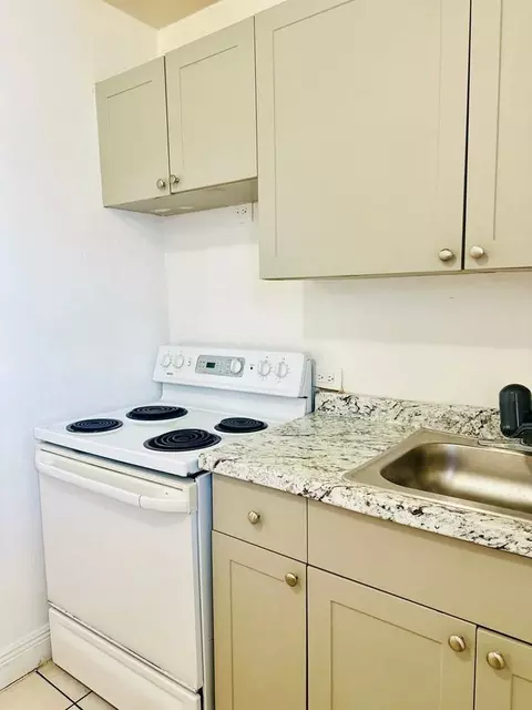 352 NW 11th St, Miami, FL 33136