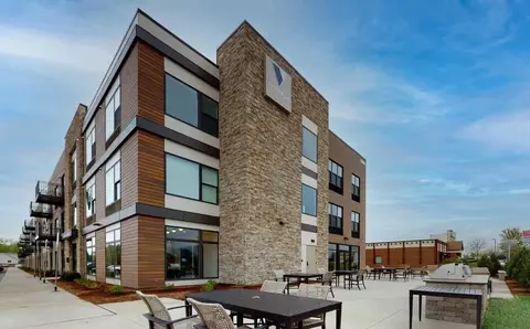 1350 E Ogden Ave, Naperville, IL 60563
