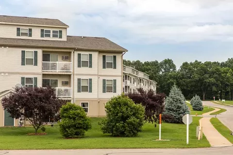 5001 Coopers Landing Dr, Kalamazoo, MI 49004