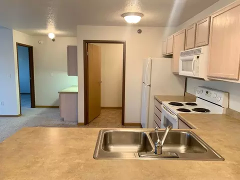 3507 10th Ave S, Moorhead, MN 56560