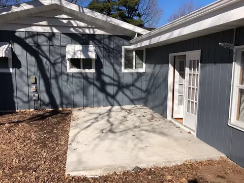 2718 S Stewart Ave, Springfield, MO 65804