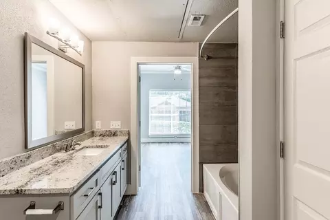 9701 Meyer Forest Dr, Houston, TX 77096 photo 13
