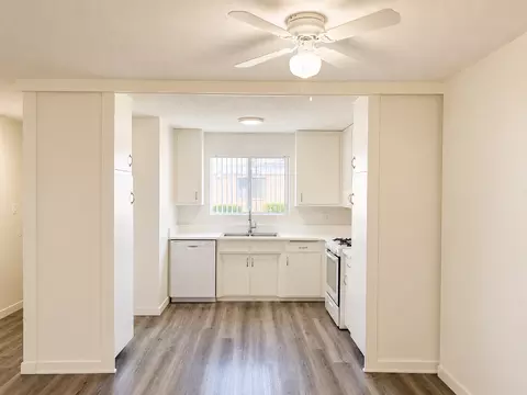 2950 W Lynrose Dr, Anaheim, CA 92804