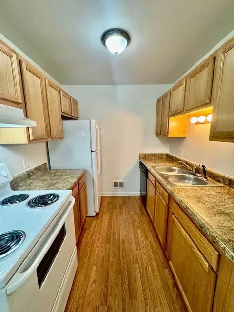 2756 Golfside Dr, Ann Arbor, MI 48108