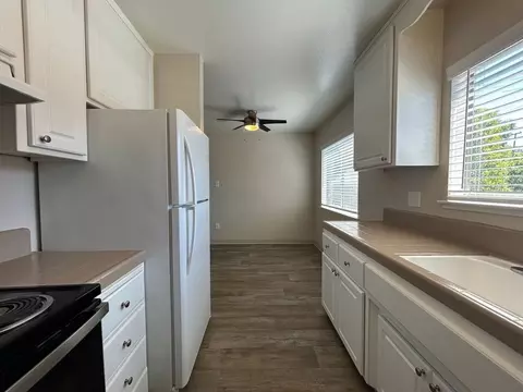 2416 S St, Sacramento, CA 95816