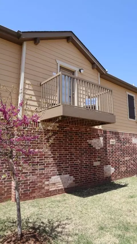 11308 SW 5th St, Yukon, OK 73099