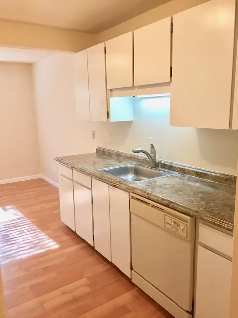 6500 SW Scholls Ferry Rd, Raleigh Hills, OR 97223