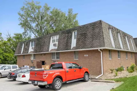 808 Oakcrest St, Iowa City, IA 52246