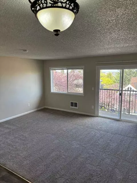 1402 SW Hall St, Portland, OR 97201