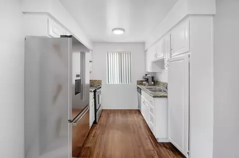 15105 Sherman Way, Los Angeles, CA 91405