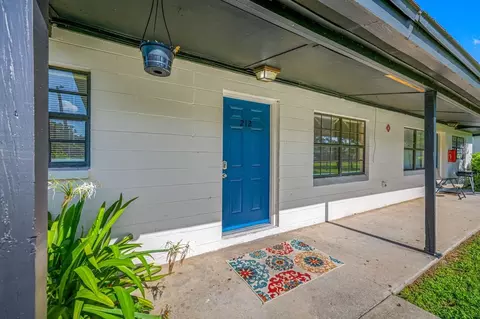 207 N Pinewood Ave, Brandon, FL 33510