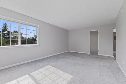 14021 SE Stark St, Portland, OR 97233