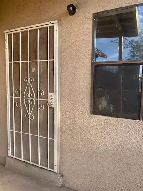 1720 Arno St SE, Albuquerque, NM 87102