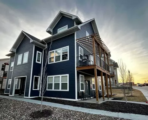 13041 Cornhusker Rd, Omaha, NE 68138