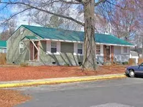 105 NE Inverness St, Winston Salem, NC 27105
