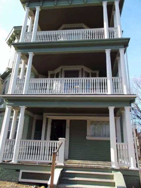29 Pleasant St, Marblehead, MA 01945