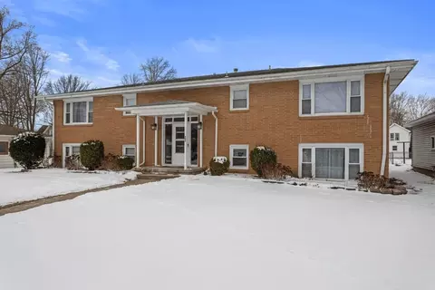 305 N Elizabeth St, Tolono, IL 61880