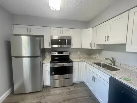 910 Alicia Ave, Tampa, FL 33604
