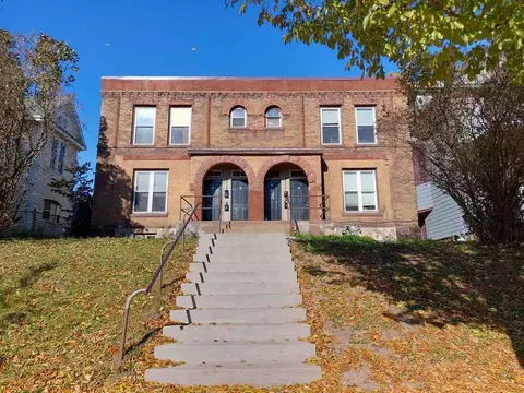 2617 W 3rd St, Duluth, MN 55806