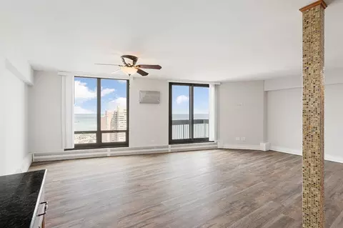 6166 N Sheridan Rd, Chicago, IL 60660