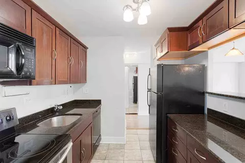 6166 N Sheridan Rd, Chicago, IL 60660