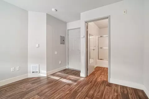 800 NE 42nd St, Seattle, WA 98105